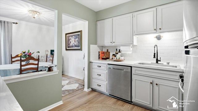 490 Fox Hills Drive 8, Bloomfield Hills, MI 48304