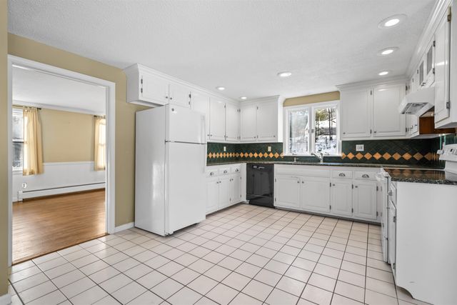 36 Buckridge Drive, Amherst, NH 03031