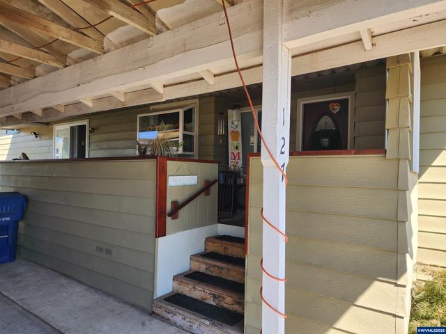 5422 Portland Rd NE 127, Salem, OR 97305