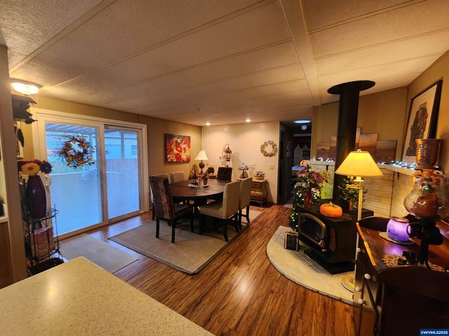 5422 Portland Rd NE 127, Salem, OR 97305