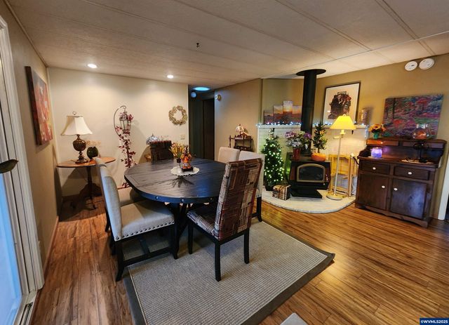 5422 Portland Rd NE 127, Salem, OR 97305