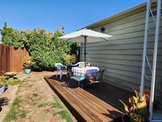 5422 Portland Rd NE 127, Salem, OR 97305