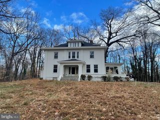 5601 S BEND RD, Baltimore, MD 21209