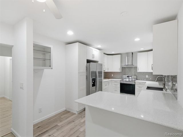 1735 Tiverton Road 10, Bloomfield Hills, MI 48304