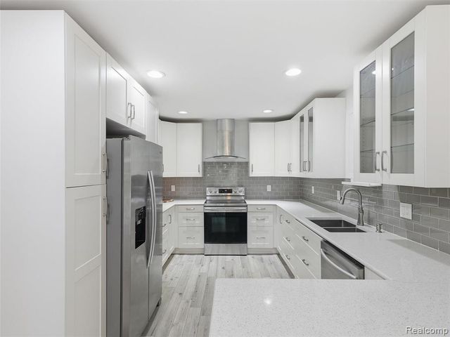 1735 Tiverton Road 10, Bloomfield Hills, MI 48304