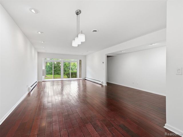 1735 Tiverton Road 10, Bloomfield Hills, MI 48304