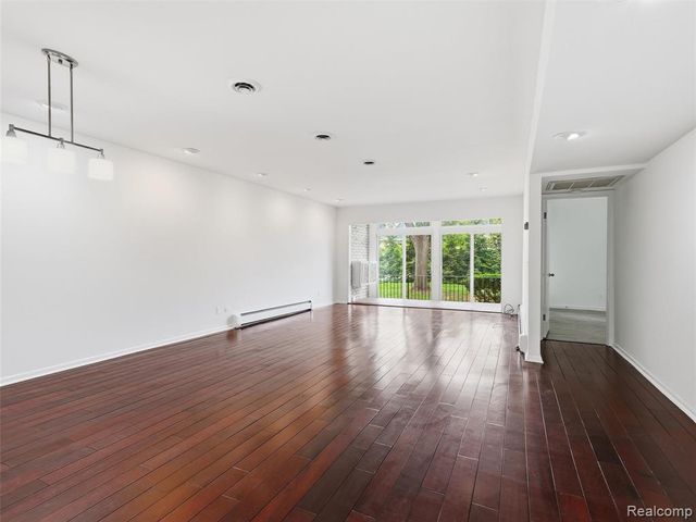 1735 Tiverton Road 10, Bloomfield Hills, MI 48304