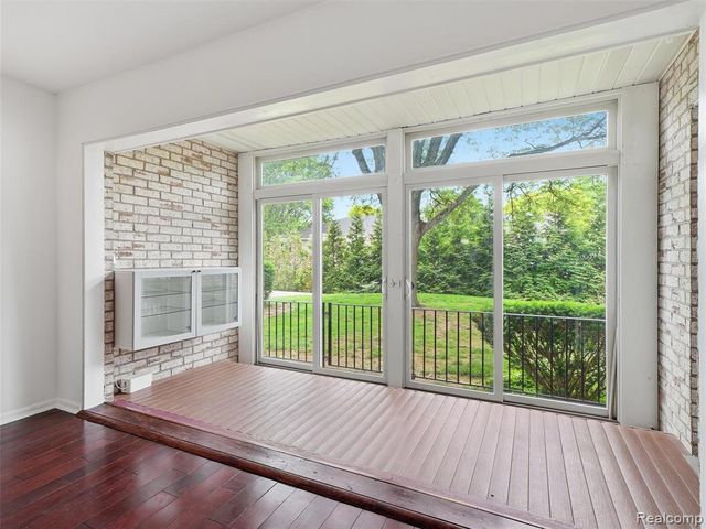 1735 Tiverton Road 10, Bloomfield Hills, MI 48304