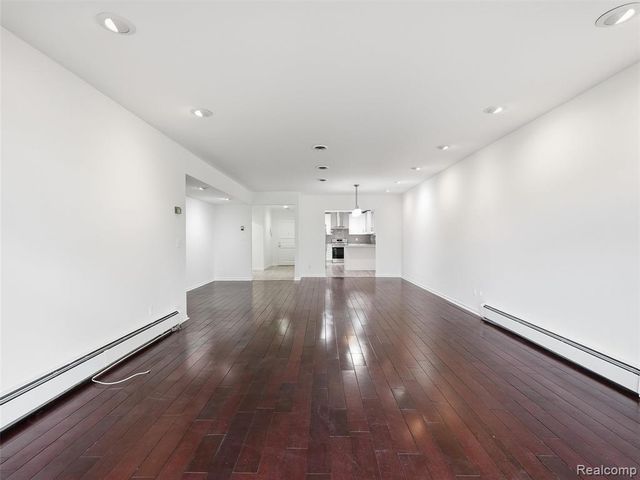 1735 Tiverton Road 10, Bloomfield Hills, MI 48304