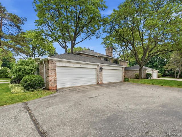 1735 Tiverton Road 10, Bloomfield Hills, MI 48304