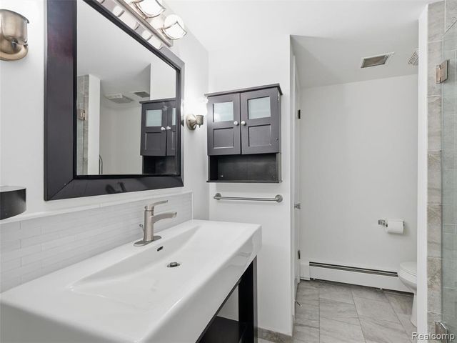 1735 Tiverton Road 10, Bloomfield Hills, MI 48304