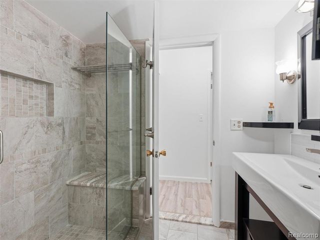 1735 Tiverton Road 10, Bloomfield Hills, MI 48304