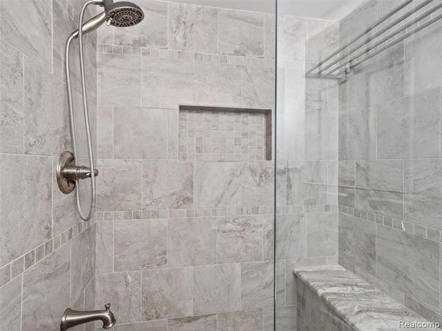 1735 Tiverton Road 10, Bloomfield Hills, MI 48304