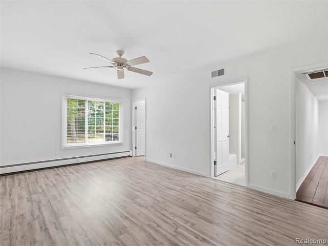1735 Tiverton Road 10, Bloomfield Hills, MI 48304