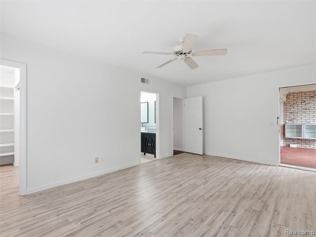 1735 Tiverton Road 10, Bloomfield Hills, MI 48304