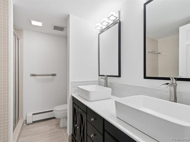 1735 Tiverton Road 10, Bloomfield Hills, MI 48304