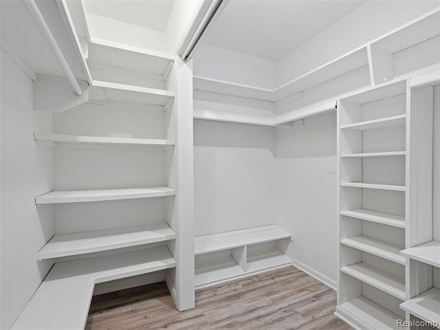 1735 Tiverton Road 10, Bloomfield Hills, MI 48304