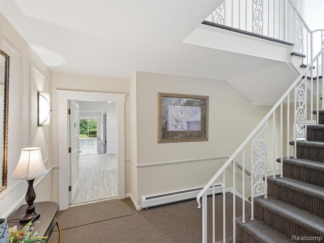 1735 Tiverton Road 10, Bloomfield Hills, MI 48304