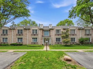 1735 Tiverton Road 10, Bloomfield Hills, MI 48304