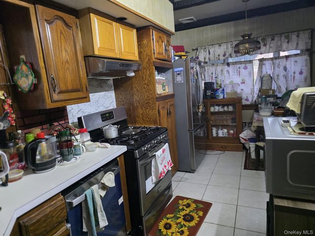 11623 204th Street, Saint Albans, NY 11412