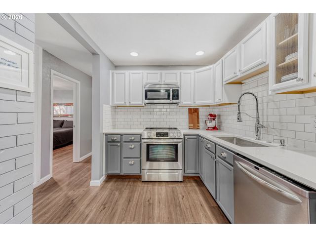 66 OSWEGO, Lake Oswego, OR 97035
