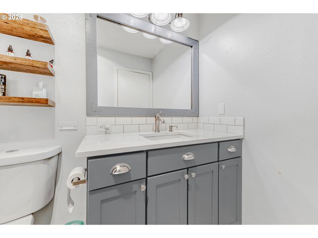 66 OSWEGO, Lake Oswego, OR 97035