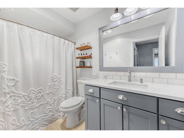 66 OSWEGO, Lake Oswego, OR 97035