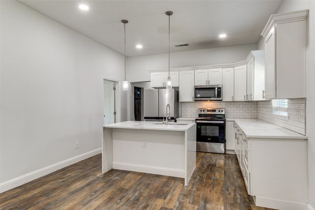 2323 Stoneman Street, Dallas, TX 75215