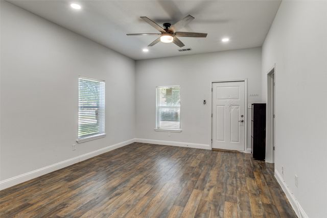 2323 Stoneman Street, Dallas, TX 75215