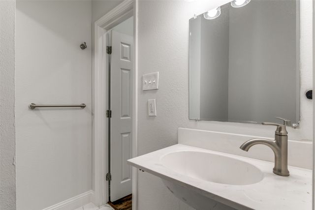 2323 Stoneman Street, Dallas, TX 75215