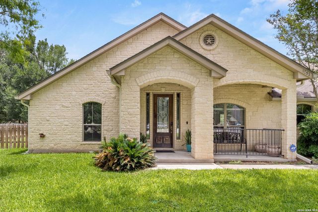 1353 HUNTERS CT, Seguin, TX 78155