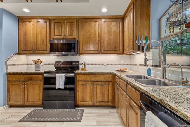 1353 HUNTERS CT, Seguin, TX 78155