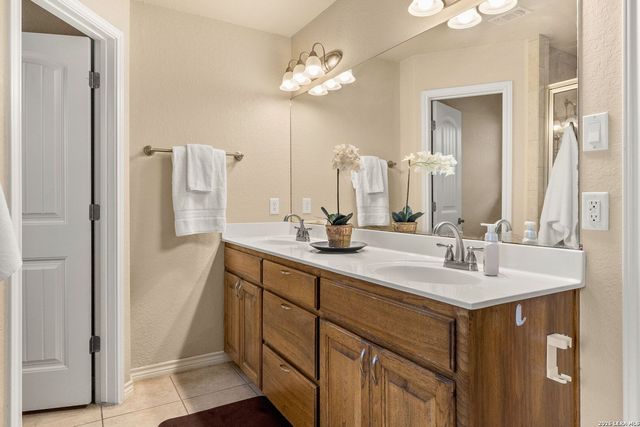 1353 HUNTERS CT, Seguin, TX 78155