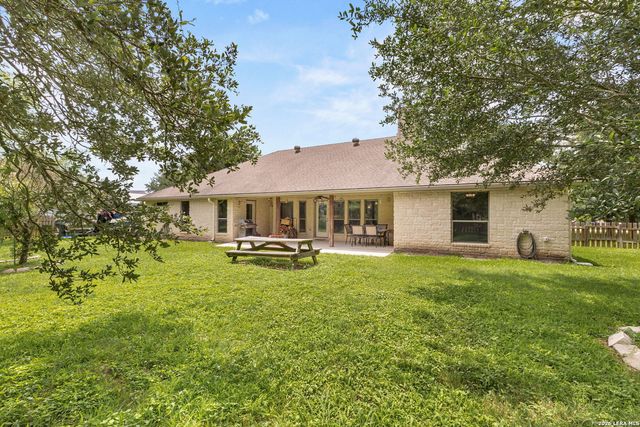1353 HUNTERS CT, Seguin, TX 78155