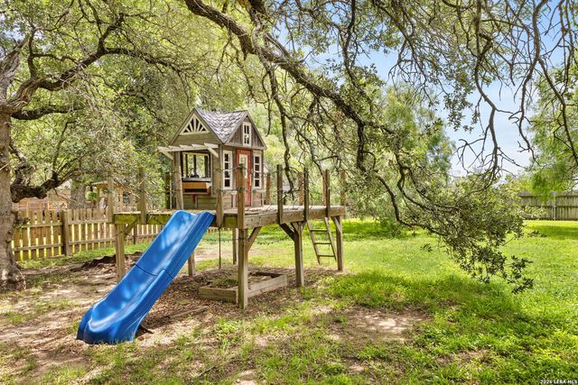 1353 HUNTERS CT, Seguin, TX 78155