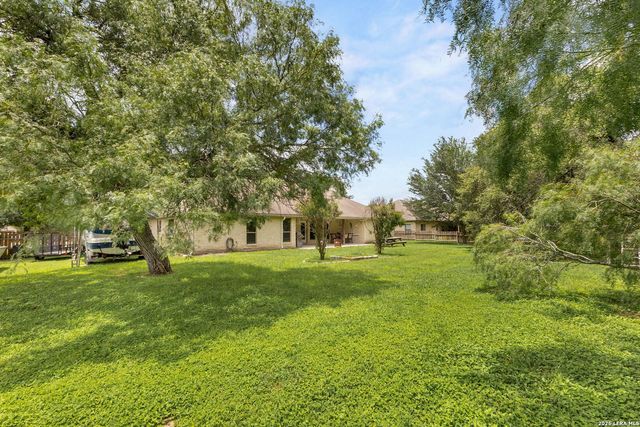 1353 HUNTERS CT, Seguin, TX 78155
