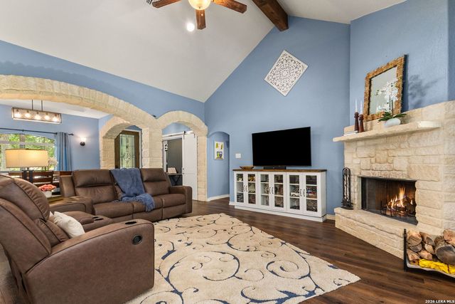 1353 HUNTERS CT, Seguin, TX 78155