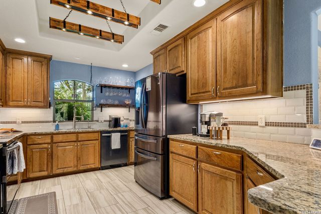 1353 HUNTERS CT, Seguin, TX 78155