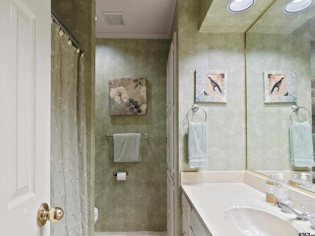 306 Pueblo Dr., Gilmer, TX 75644