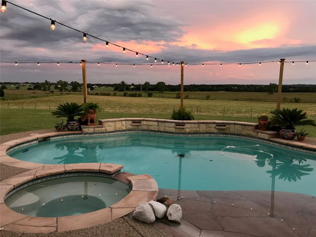 108 Gladdis Lane, Springtown, TX 76082