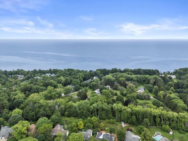 9065 N Tennyson DRIVE, Bayside, WI 53217