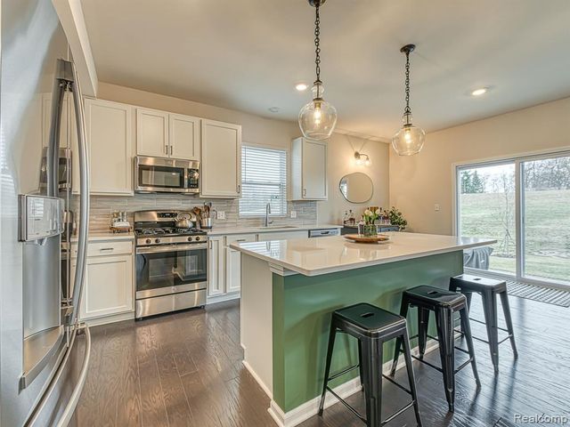 2750 Salt Springs Drive, Saline, MI 48176