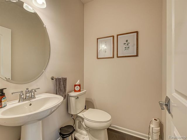 2750 Salt Springs Drive, Saline, MI 48176