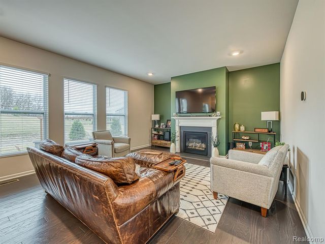 2750 Salt Springs Drive, Saline, MI 48176