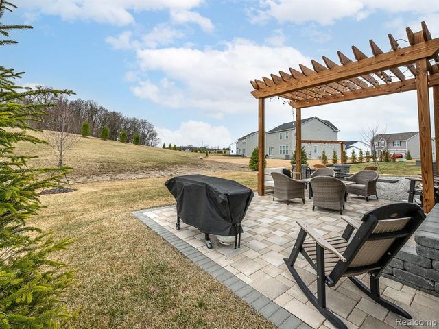 2750 Salt Springs Drive, Saline, MI 48176