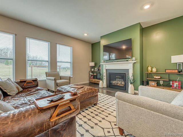 2750 Salt Springs Drive, Saline, MI 48176