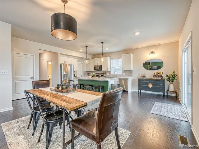 2750 Salt Springs Drive, Saline, MI 48176