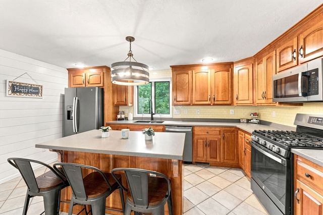 115 Sutton Rd, Webster, MA 01570