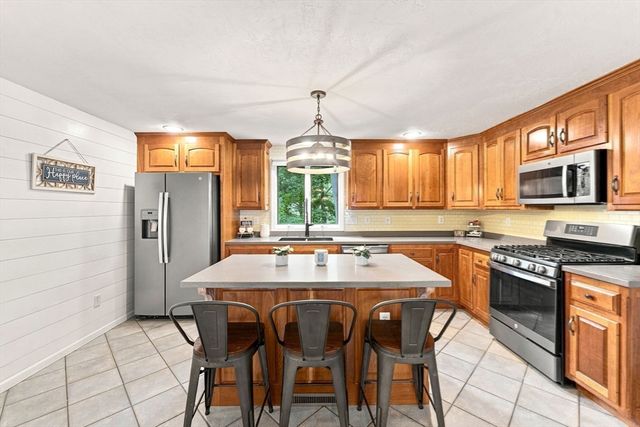 115 Sutton Rd, Webster, MA 01570