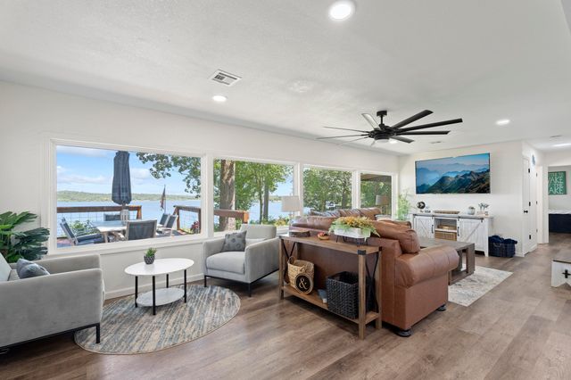 24721 S 613 Road, Grove, OK 74344